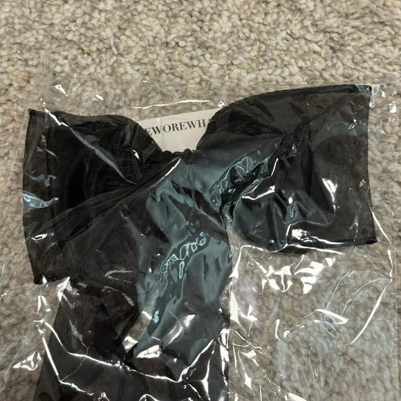 NWT WeWoreWhat Black Hair Bow Clip - Picture 5 of 7